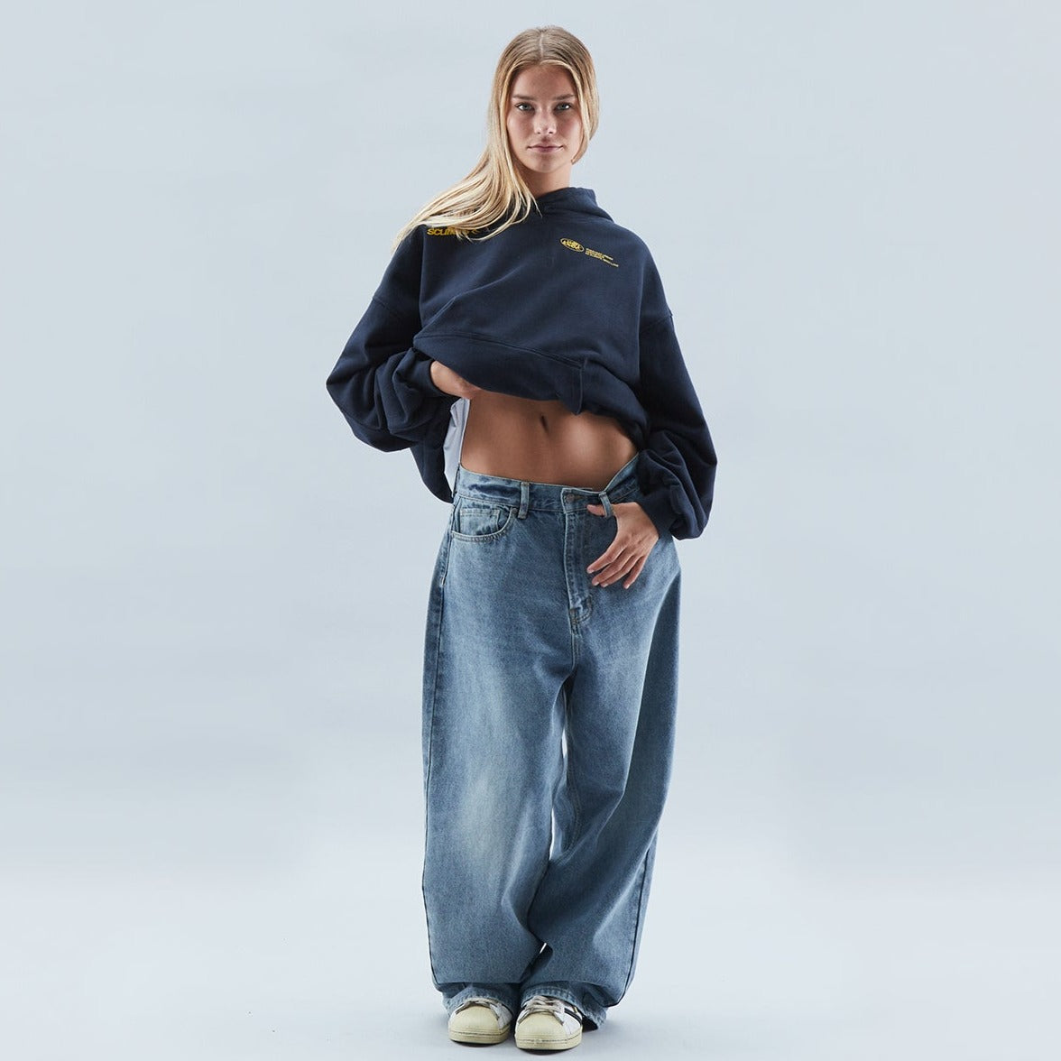 Unisex Oversize Streetwear Hoodie mit Kapuze und Schriftzug – Lässiger Urban Look für Alltag und Freizeit