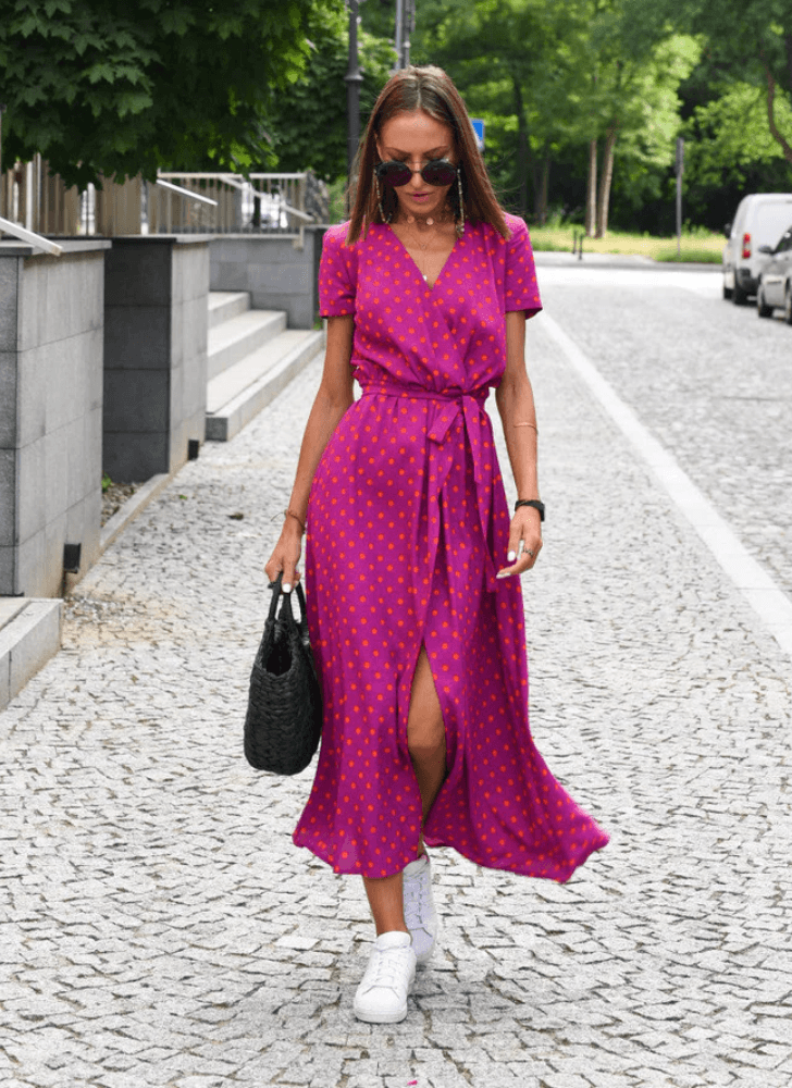 Amy – Midikleid mit Blumenmuster und V-Ausschnitt