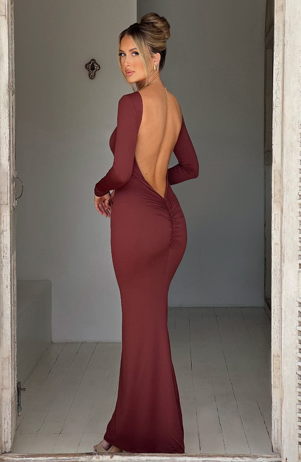 Tara – Maxikleid mit tiefem Ausschnitt