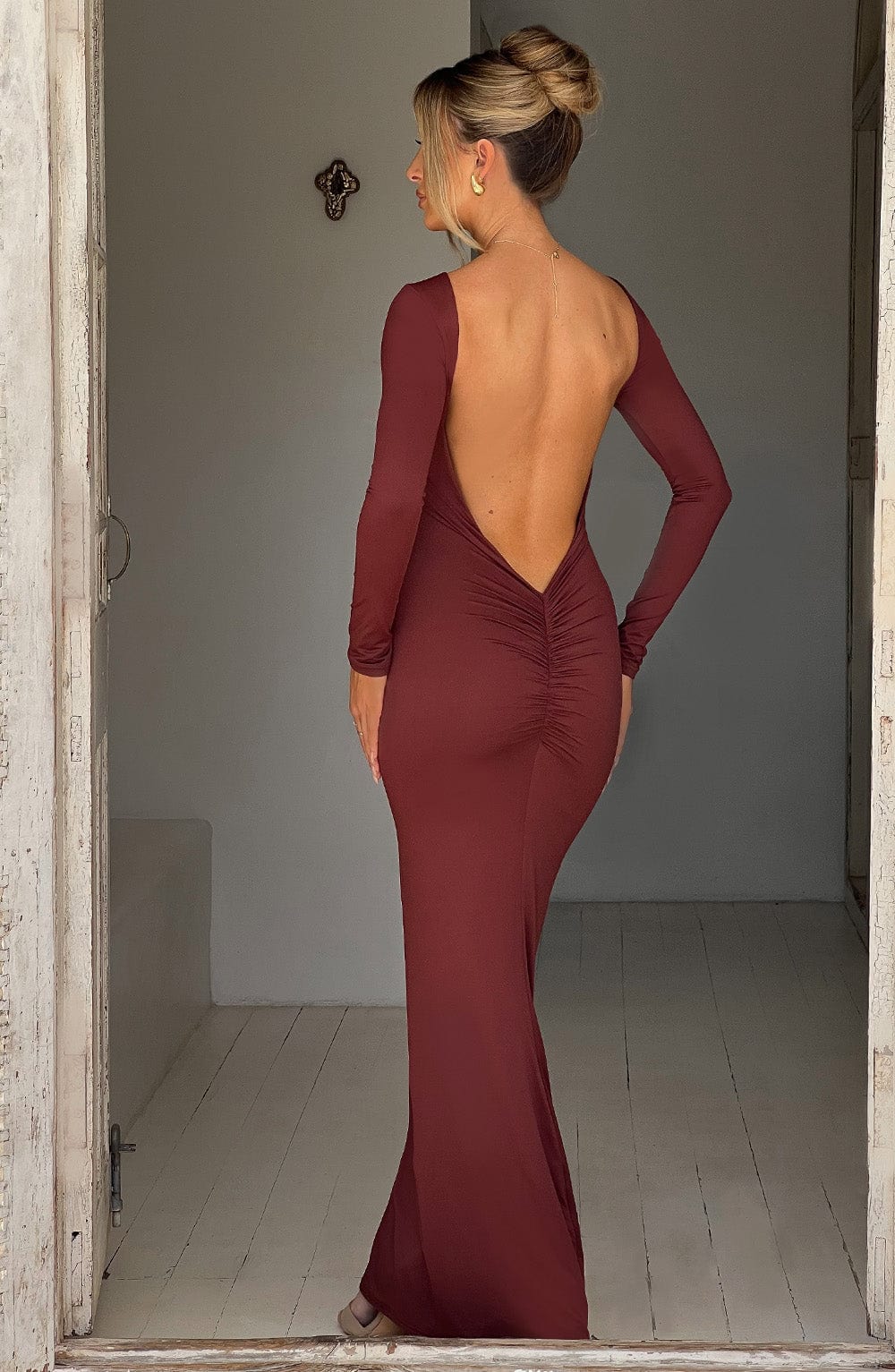 Tara – Maxikleid mit tiefem Ausschnitt