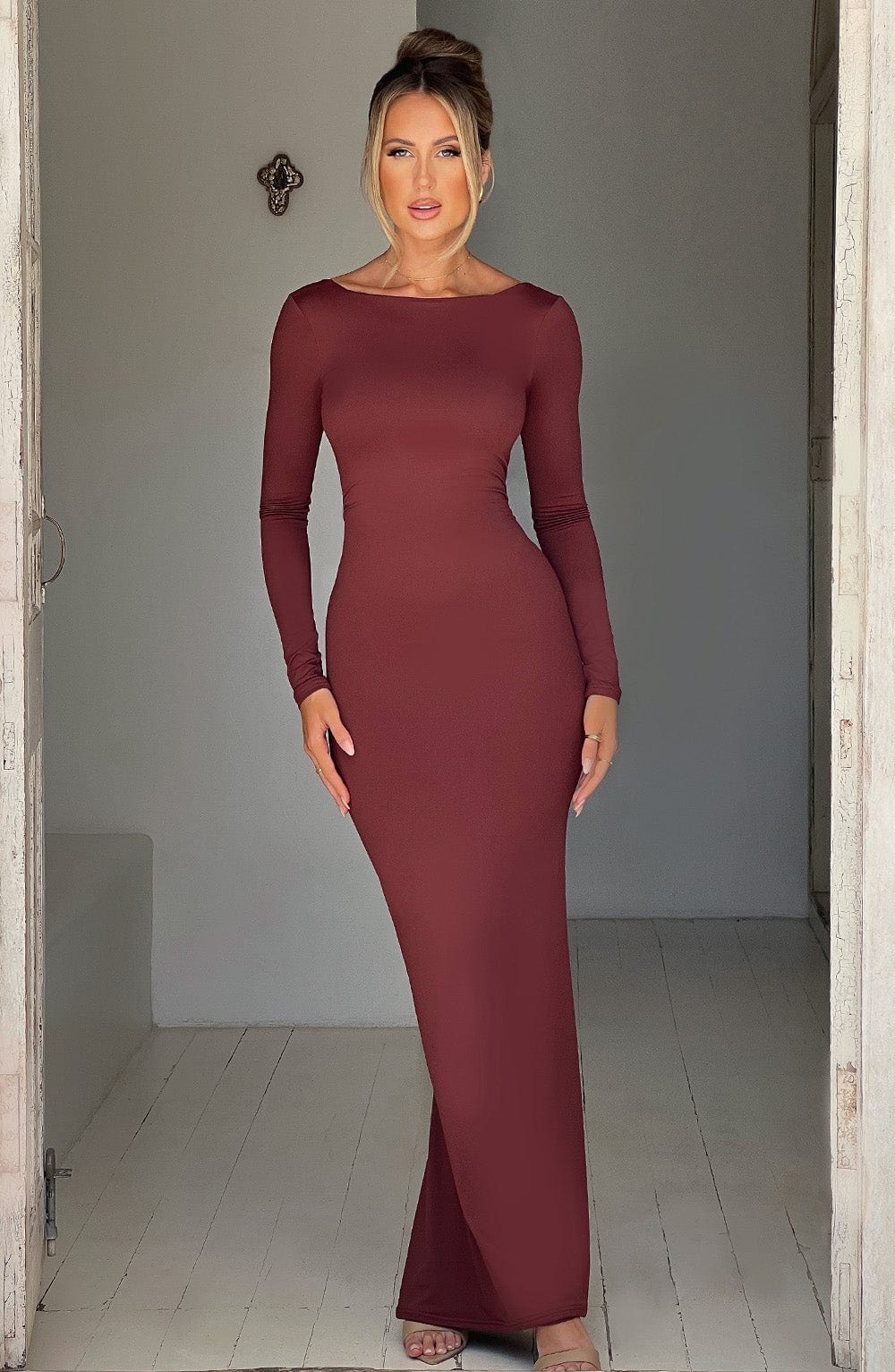 Tara – Maxikleid mit tiefem Ausschnitt