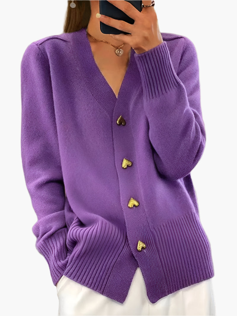 Damen Cardigan Strickjacke mit Herzknöpfen – Eleganter Herbst/Winter Look für Alltag & Büro