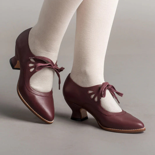 Victoria – Ausgehöhlte Schnürstiefeletten mit hohem Absatz