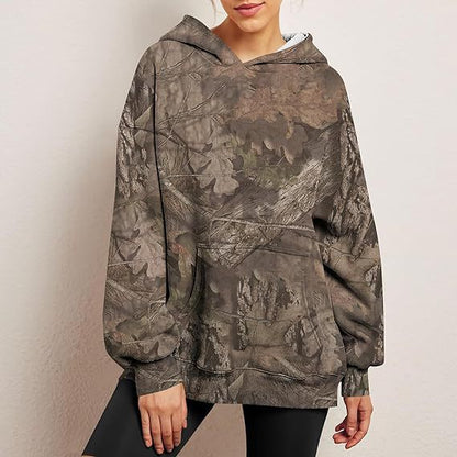 Margaret – Übergroßer Sport Hoodie mit Camouflage-Print und Ahornblatt-Muster