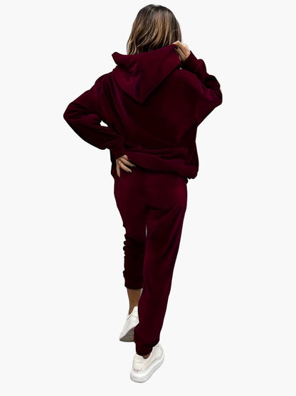 Women's casual tracksuit set with hoodie and jogging pants – Casual street style for everyday and travel