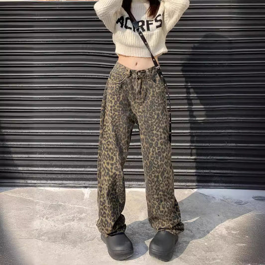 Mandy – Leichte Jeans mit Leopardenmuster und weitem Bein