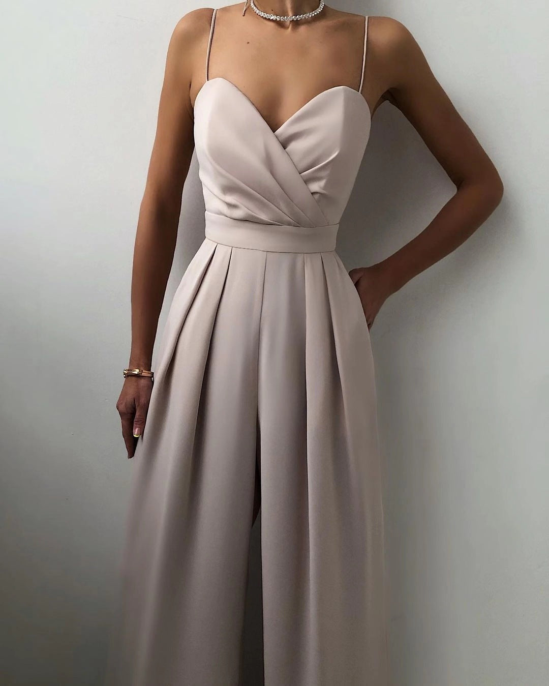 Shirley – Minimalistischer Jumpsuit mit geradem Bund und Mopp
