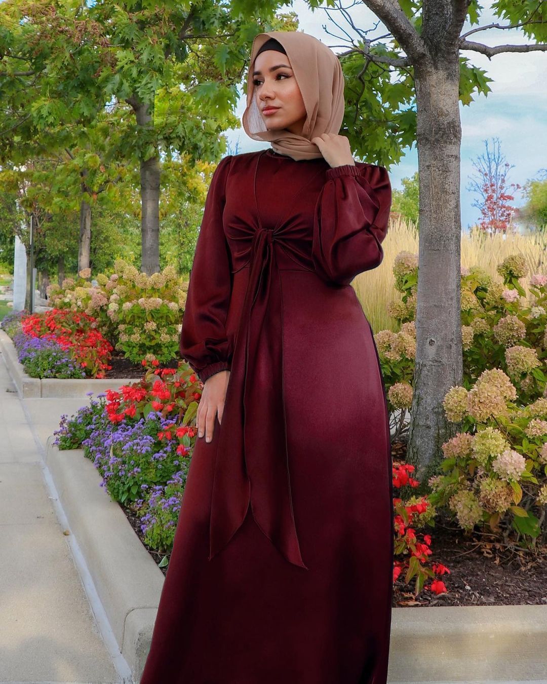 Sophie – Elegantes Kaftan Kleid aus veganem Satin für Frauen