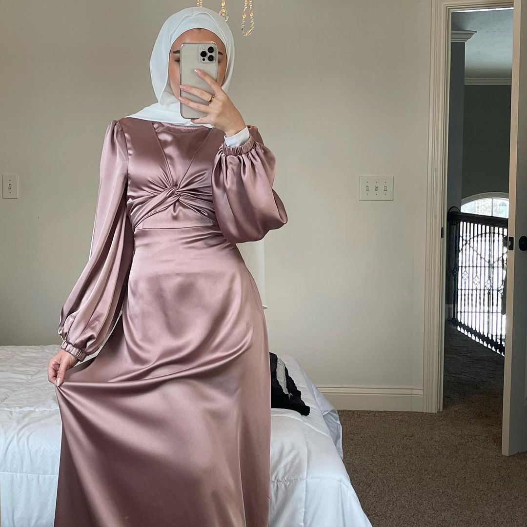 Sophie – Elegantes Kaftan Kleid aus veganem Satin für Frauen