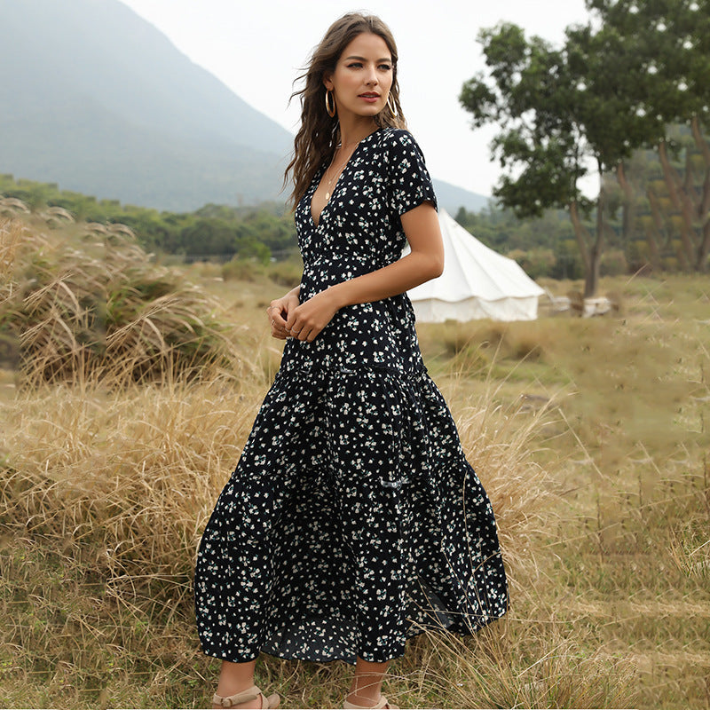 Victoria – Langes Sommerkleid mit Boho-Blumen und V-Ausschnitt