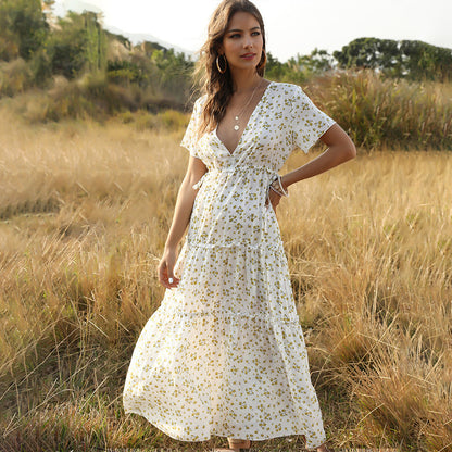 Victoria – Langes Sommerkleid mit Boho-Blumen und V-Ausschnitt