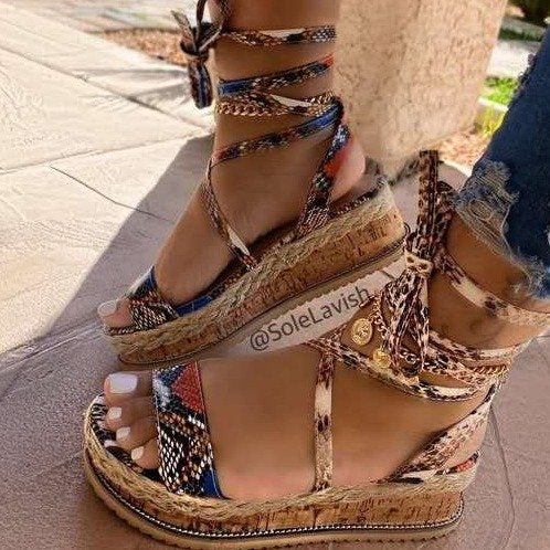 Tara – Einzigartige Römersandalen für Damen