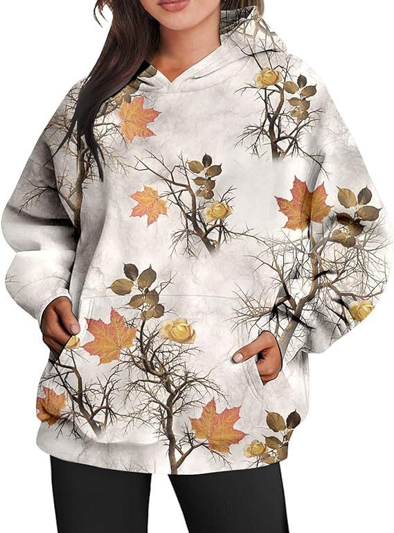 Margaret – Übergroßer Sport Hoodie mit Camouflage-Print und Ahornblatt-Muster