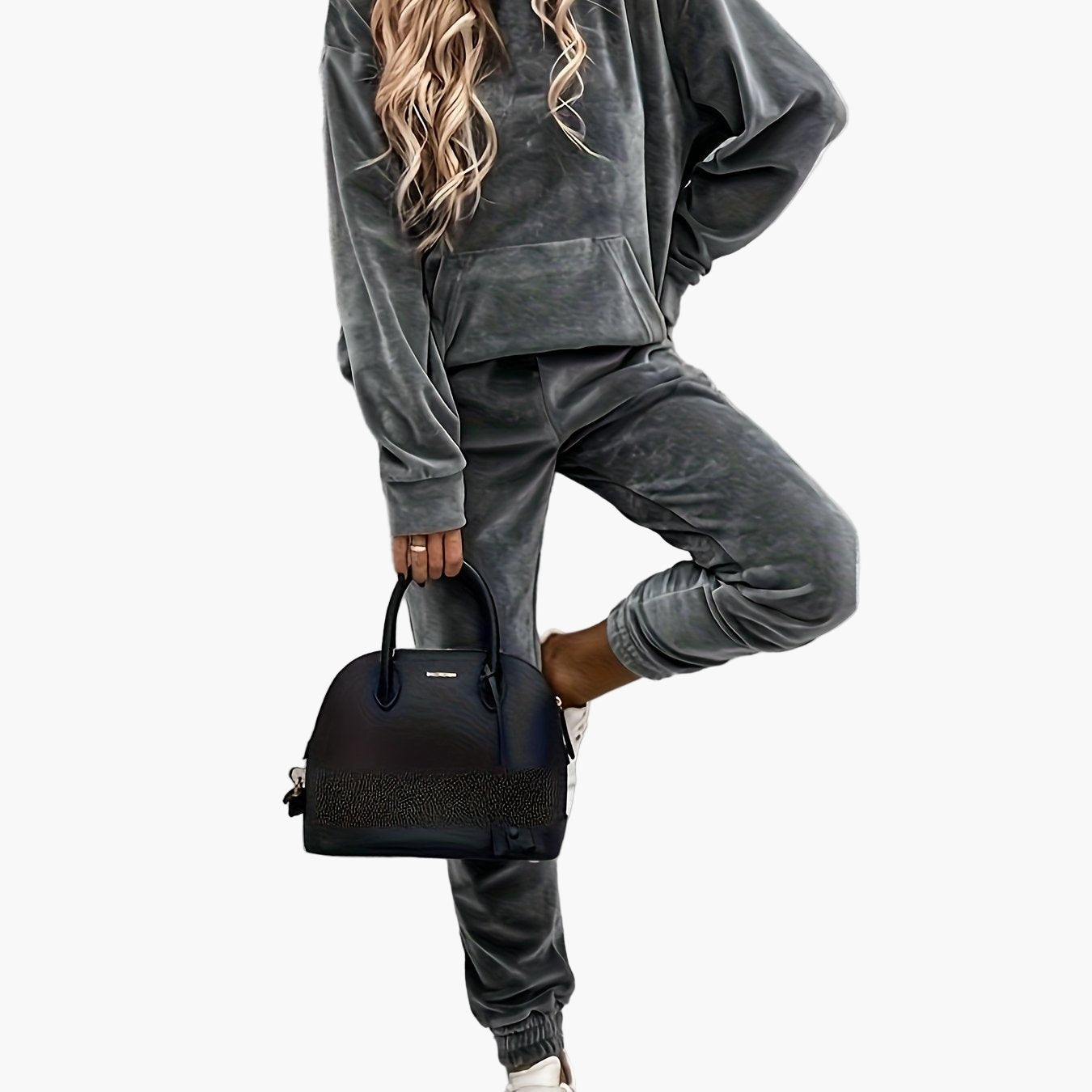 Women's casual tracksuit set with hoodie and jogging pants – Casual street style for everyday and travel