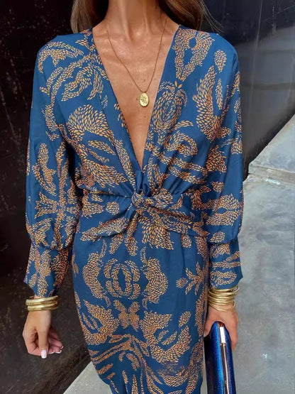 Sophie – Gemaltes V-Ausschnitt Kleid mit neun Viertel Ärmeln
