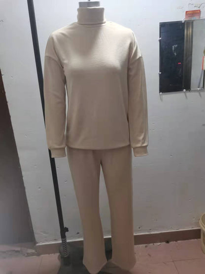 Stephanie – Lässiger Modeanzug mit Rollkragenpullover und Zugband-Hose