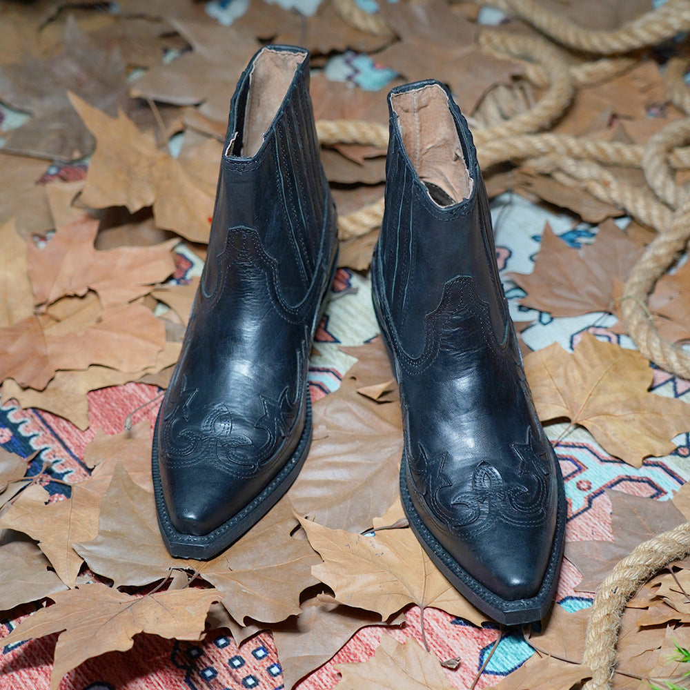 Reginald – Neutrale Martin Cowboy-Stiefel mit handgeriebener Farbe