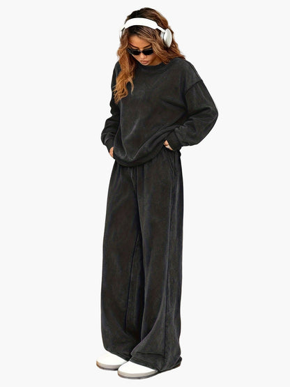 Women's loungewear set – comfortable casual outfit with a loose fit for everyday and travel