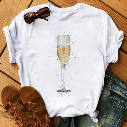 Lisa – Kawaii Kurzarmshirt mit Roségold-Weinglas