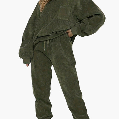 Women's casual loungewear set with loose fit – pullover & jogging pants for autumn and winter