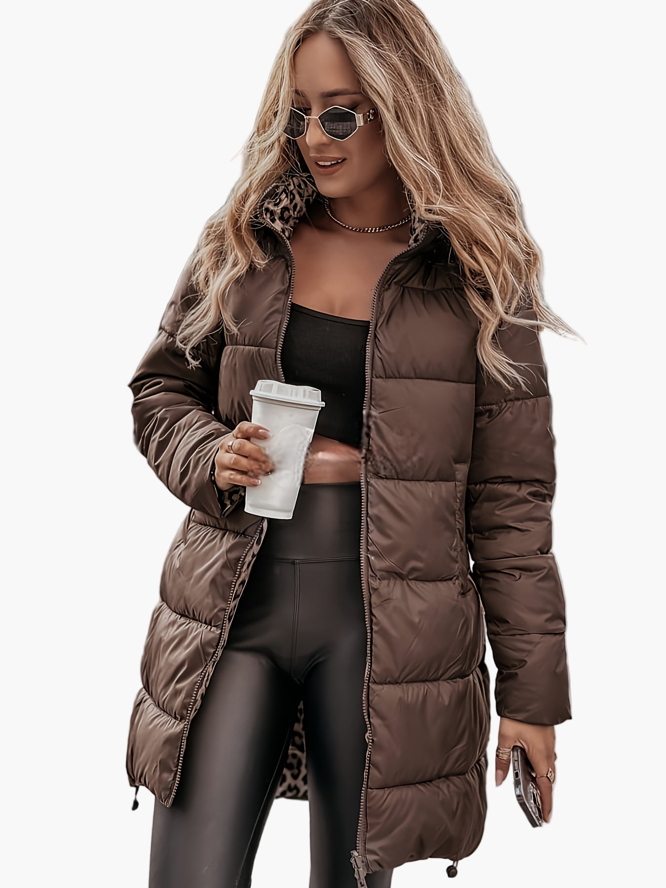 Women's winter coat in leopard print – fashionable long quilted coat with hood and pockets, ideal for everyday and leisure use