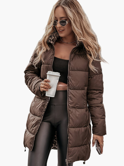 Women's winter coat in leopard print – fashionable long quilted coat with hood and pockets, ideal for everyday and leisure use