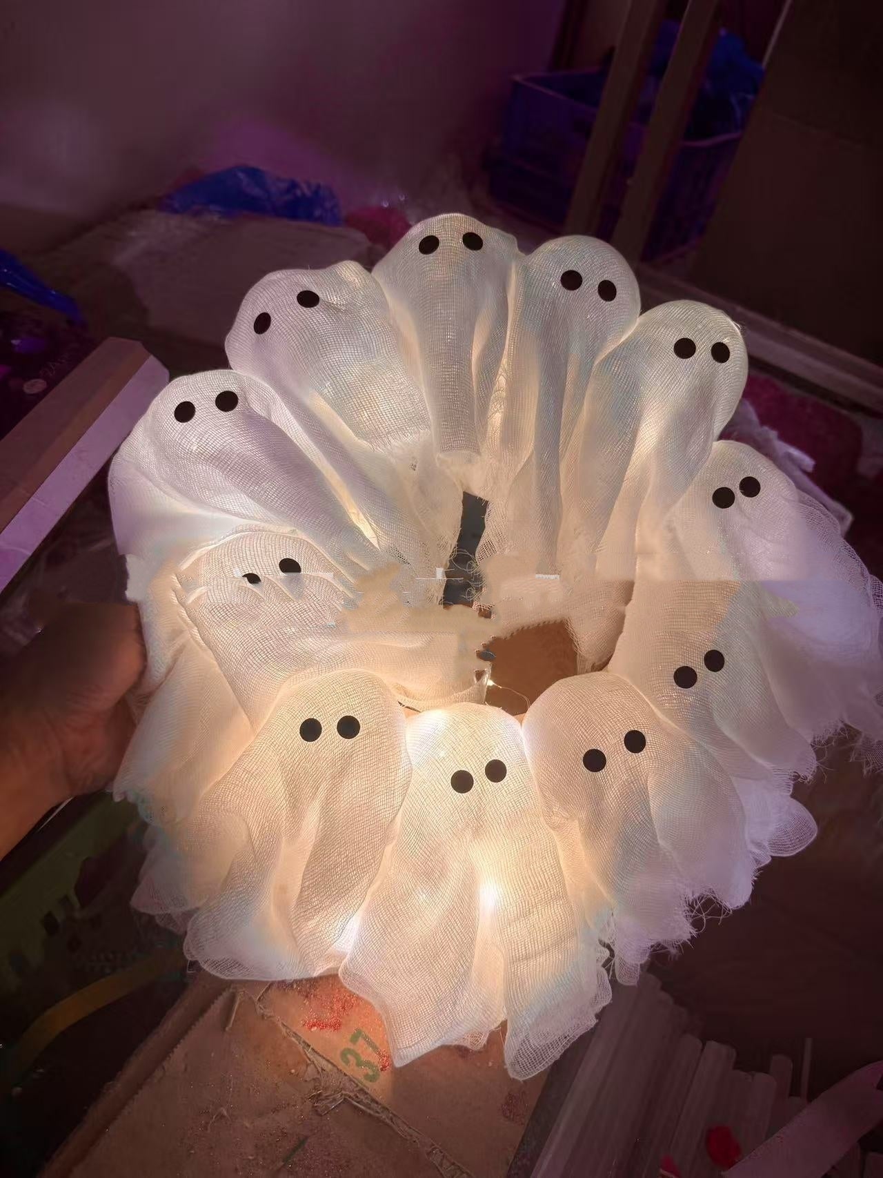 Halloween ghost wreath for decoration – LED light wreath for Halloween party & spooky atmosphere