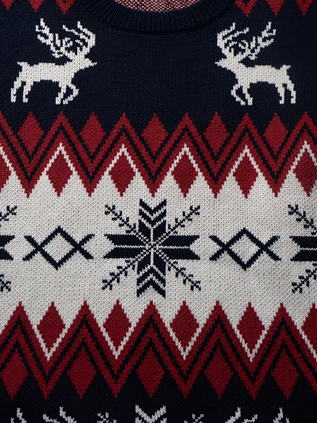 Men's Christmas Sweater with Reindeer and Snowflake Design – Classic Winter Style for Festive Occasions