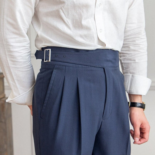 Herren High-Waist Anzughose mit Bundfalte und seitlicher Schnalle – Eleganter Business- und Freizeitstil