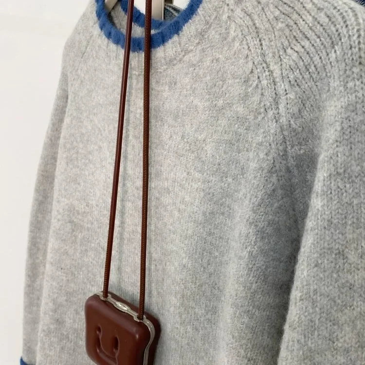 Women's sweater in casual look with crew neckline – fashionable leisure style for everyday use