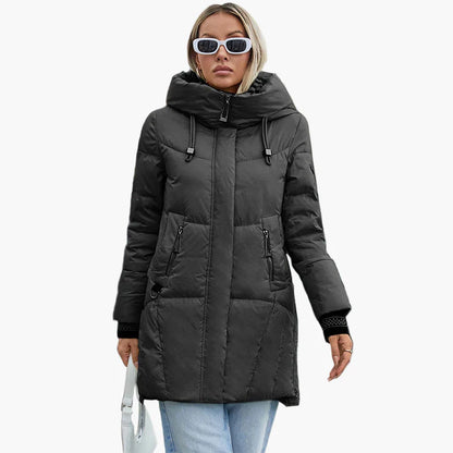 Women's quilted coat with hood – fashionable winter coat for everyday and leisure use