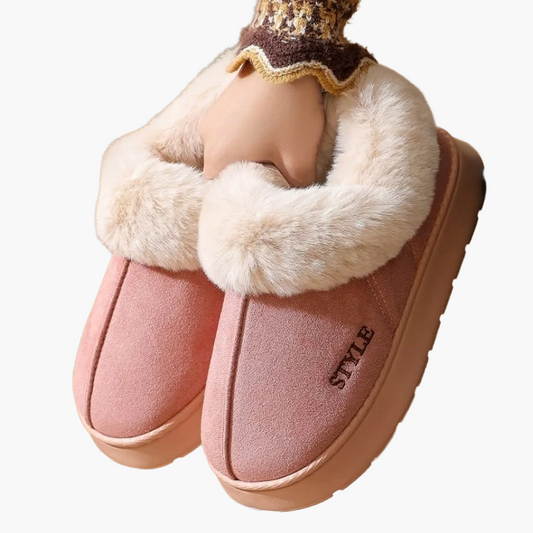Women's winter slippers with fur collar and non-slip sole – stylish and warm slippers for home