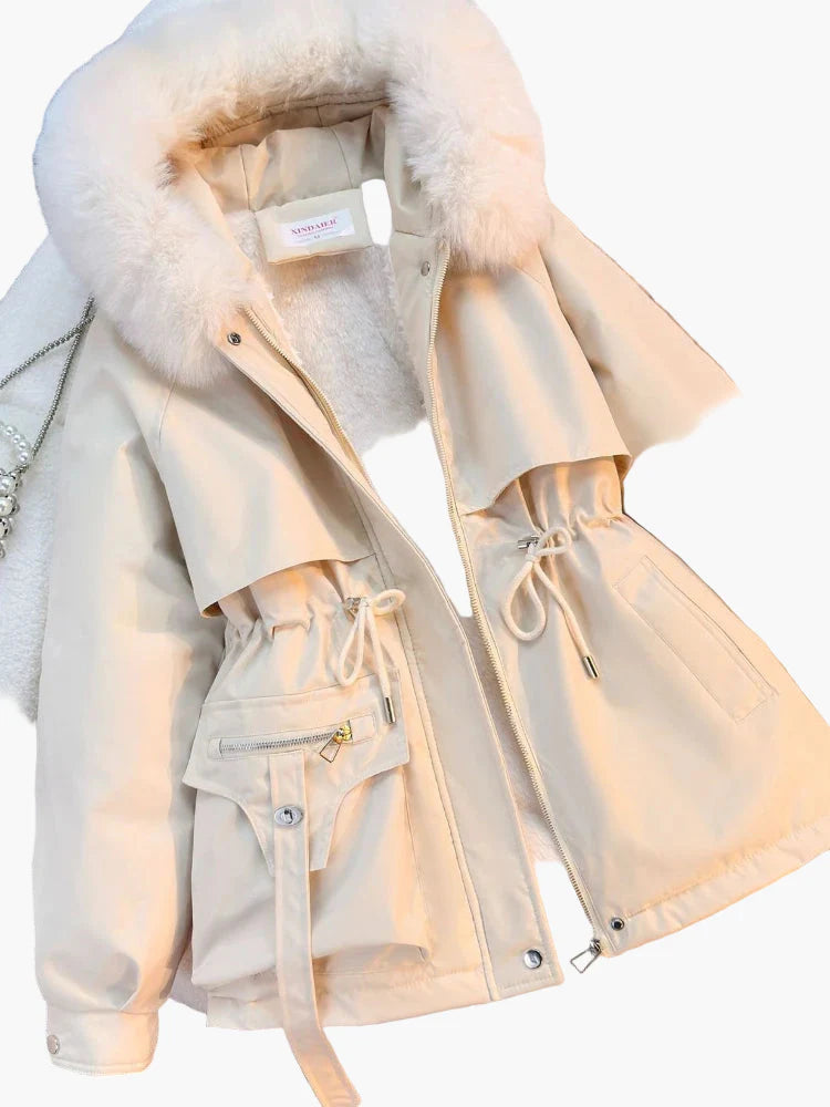 Women's winter jacket with hood and detachable faux fur collar – fashionable outdoor parka for cold days