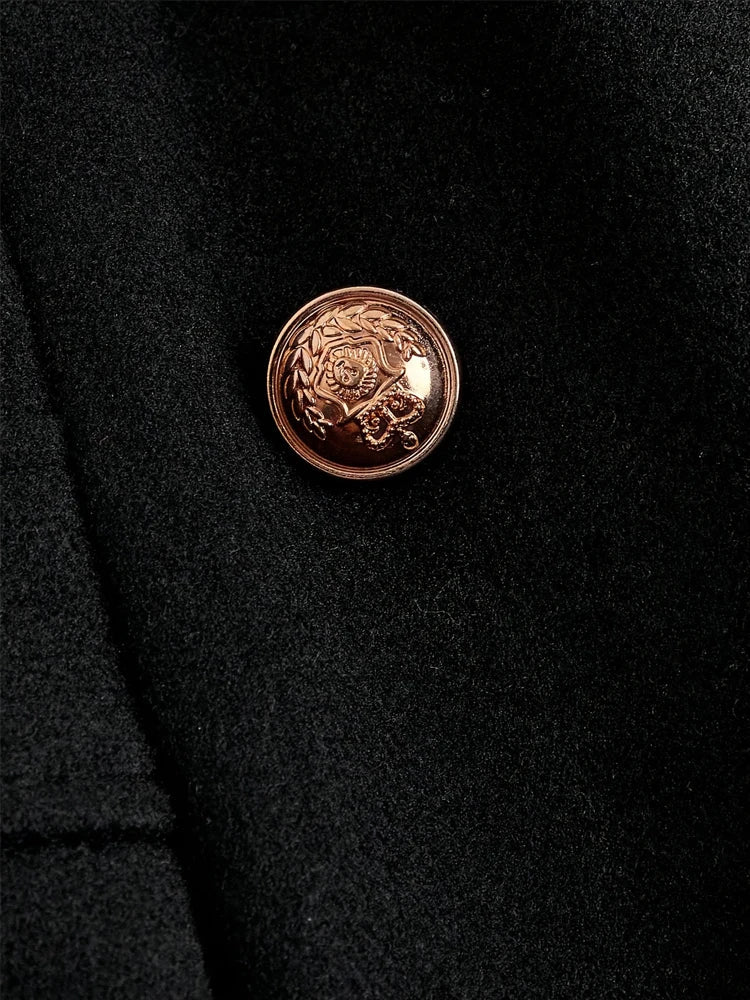 Damen Gothic Mantel mit Kapuze und Knopfdetails – Eleganter Wintermantel für Alltag und Cosplay