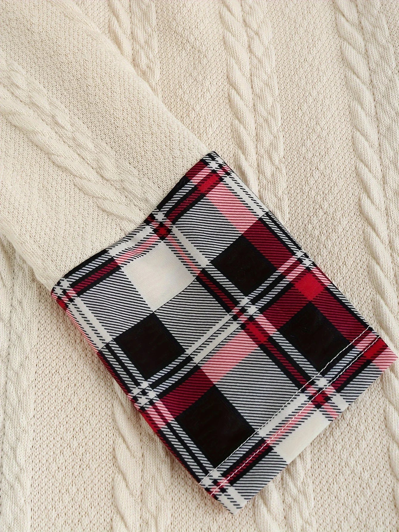 Women's hooded dress in vintage style with check pattern for autumn and winter