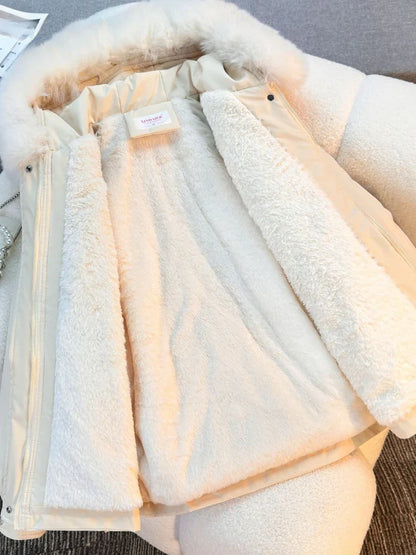 Women's winter jacket with hood and detachable faux fur collar – fashionable outdoor parka for cold days