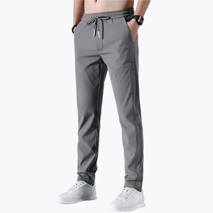 Herren Jogginghose – Schlanker Tapered Fit – Bequeme Freizeithose mit Elastikbund