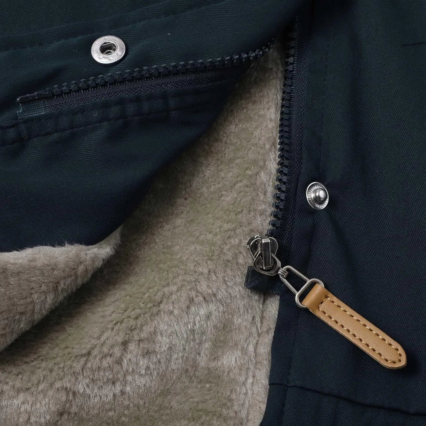 Women's winter parka with hood – fashionable, fleece-lined windbreaker for everyday and outdoor use