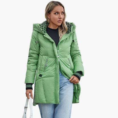 Women's quilted coat with hood – fashionable winter coat for everyday and leisure use