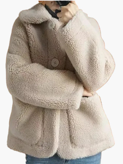Women's teddy fleece jacket in casual winter style – cozy outdoor transitional jacket
