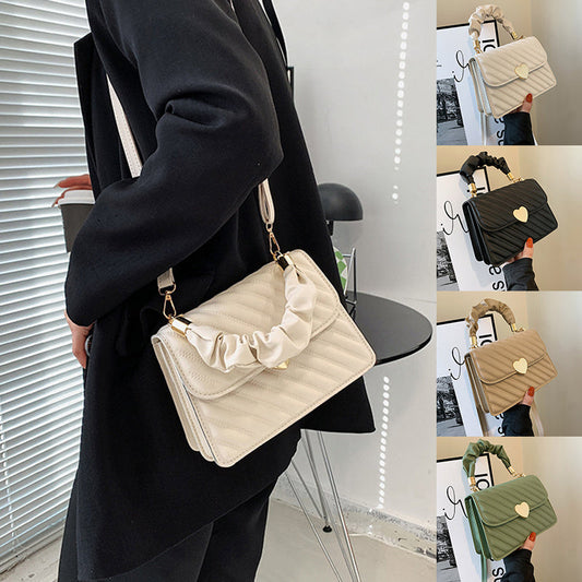 Wendy – Modische Schultertasche mit Ketten und Liebes-Metall-Design