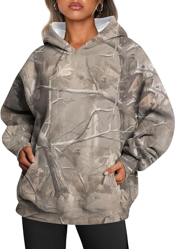 Margaret – Übergroßer Sport Hoodie mit Camouflage-Print und Ahornblatt-Muster