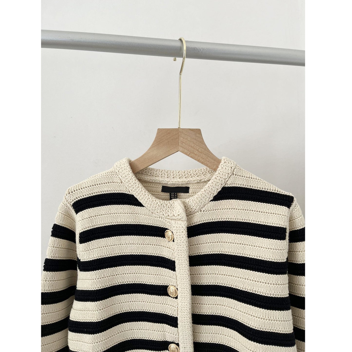 Jacqueline – Schlanker Damenstrick-Cardigan mit Streifen