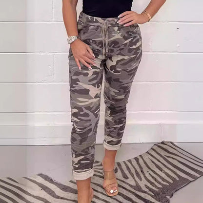 Tanya – Lockere Sporthose mit Camouflage- oder Leopardenmuster für Damen