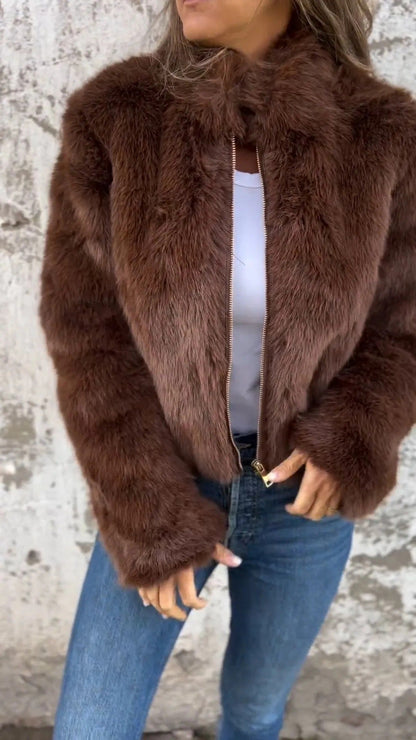 Charlotte – Plüschjacke mit Stehkragen und Reißverschluss