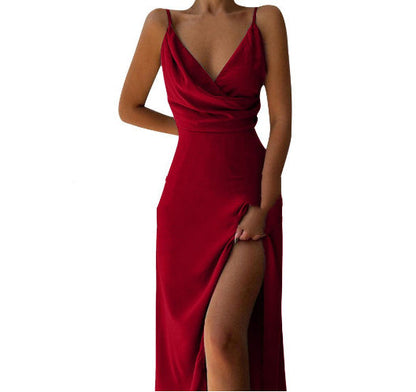 Leah – V-Ausschnitt Slip-Kleid mit niedrigem Ausschnitt und bedrucktem Schlitz