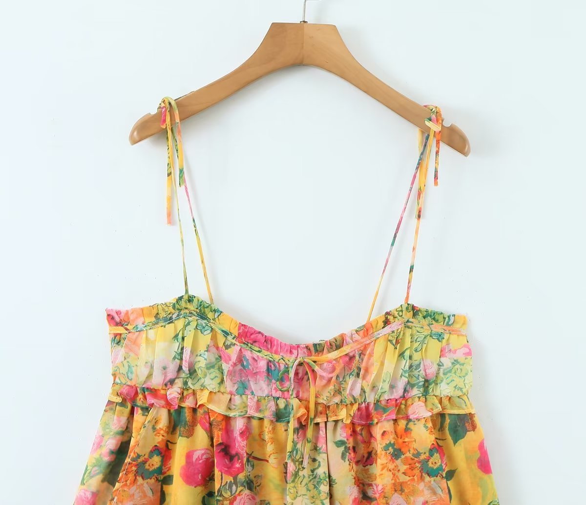 Susan – Y2K Blumenmuster Trägerkleid für den Sommer mit Rüschen für den Strand