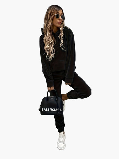 Women's casual tracksuit set with hoodie and jogging pants – Casual street style for everyday and travel