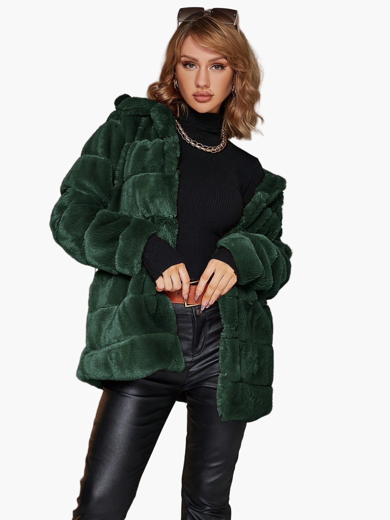 Women's winter coat in modern street style – trendy oversized look for autumn and winter