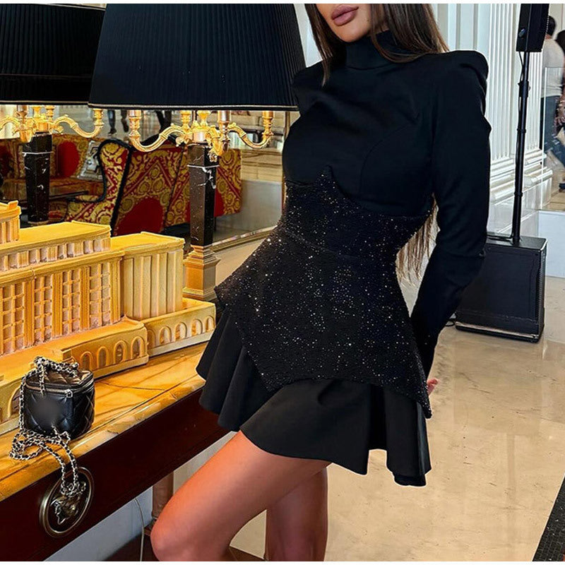 Tara – Pailletten Schwarzes Mock-Neck Kleid mit gepolsterten Schultern